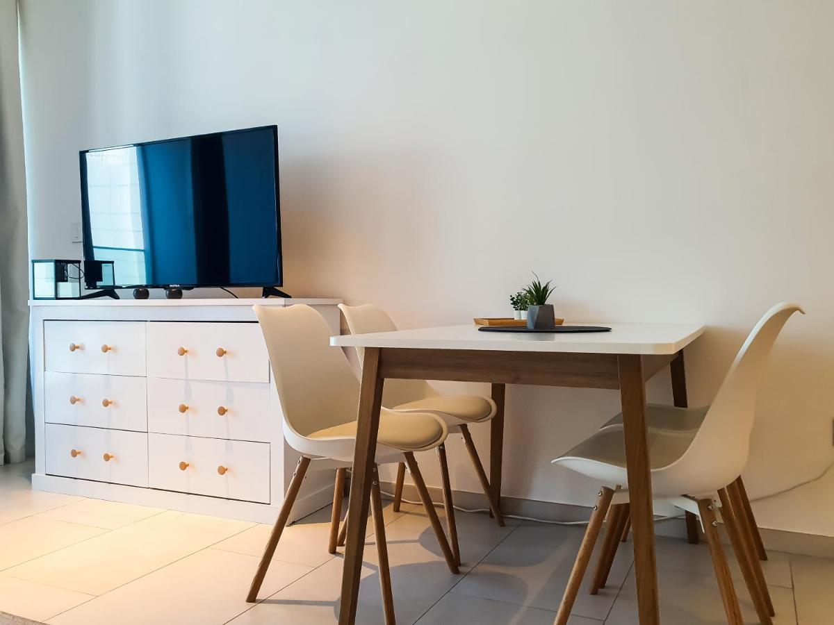 Luxury Studios With Burj Khalifa Or Canal View In Downtown - Marquise Square Tower Dubai Bagian luar foto